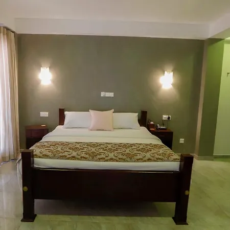 Sapphire Seas Beachfront Hotel-3